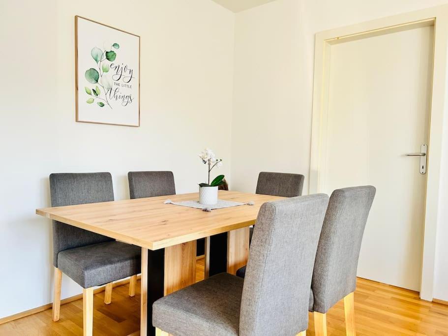 Renovated Premium Apartment *